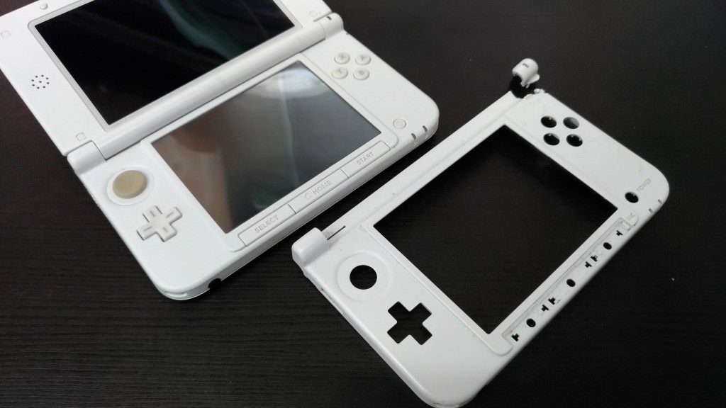 ヒンジが欠けたnintendo 3ds Llも修理で元のように使えます スマホスピタル和歌山