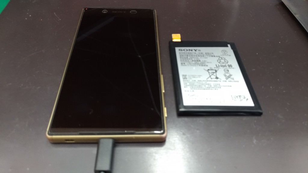 Xperia Z5の背面パネルが浮いてきた、バッテリー交換で無事改善！