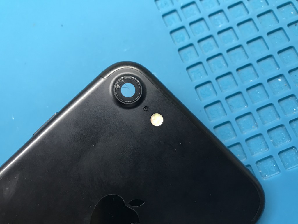 iPhone 7バックカメラガラス割れ