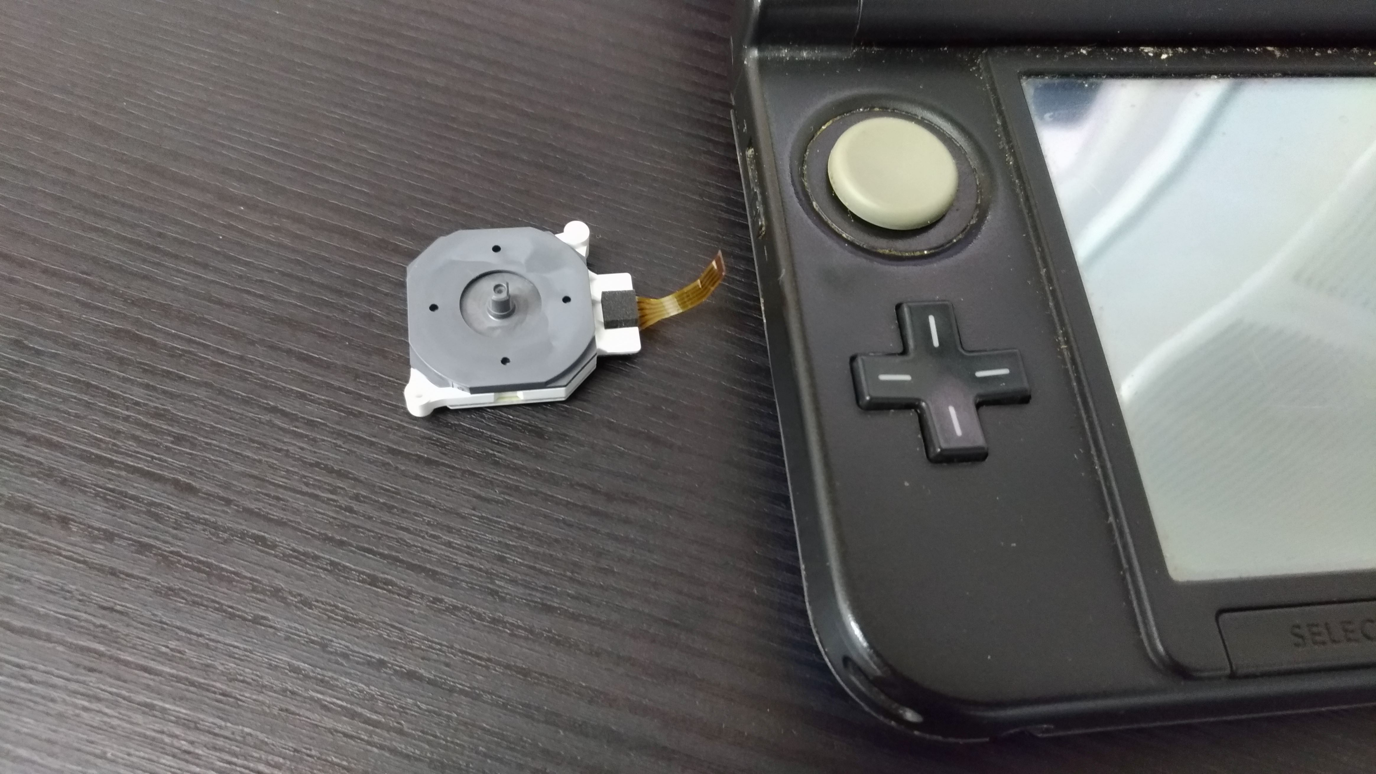 和歌山市和田から 3ds Llのスライドパッドが動かない 土台部分を交換修理で即改善 スマホスピタル和歌山