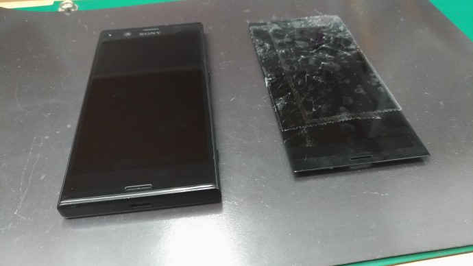 Xperia XZ1 Compact (SO-02K)の画面割れもデータそのままで修理OK【和歌山市小雑賀から】