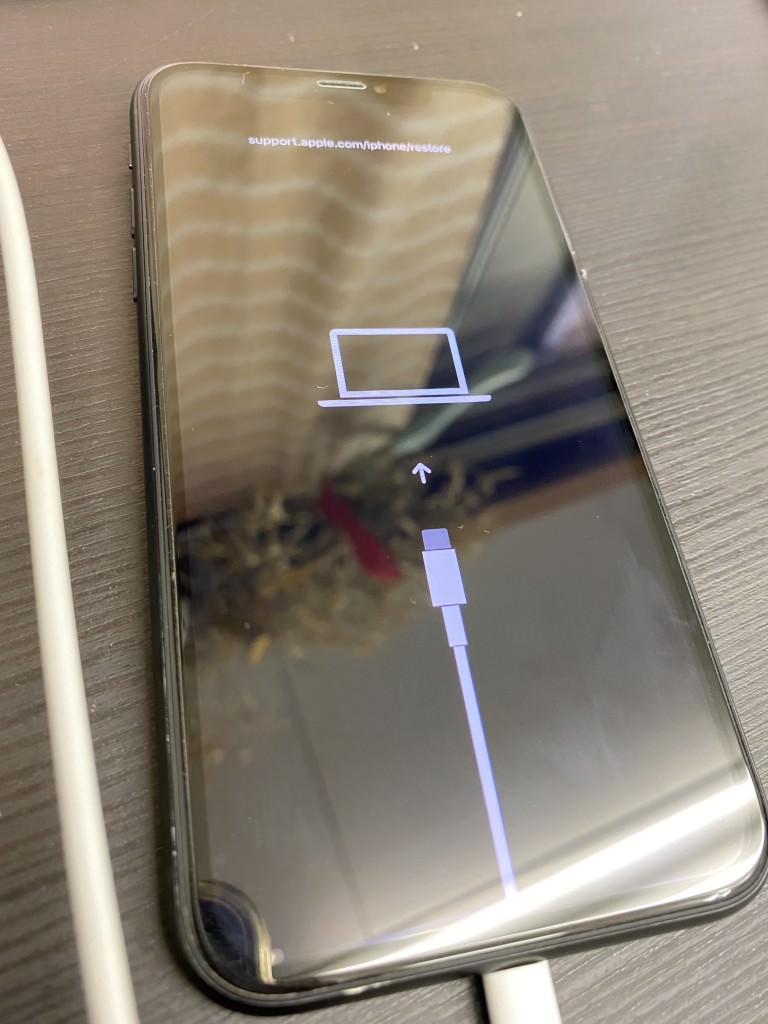 iPhone XR システム不具合 起動不具合 リカバリーモード 起動しない