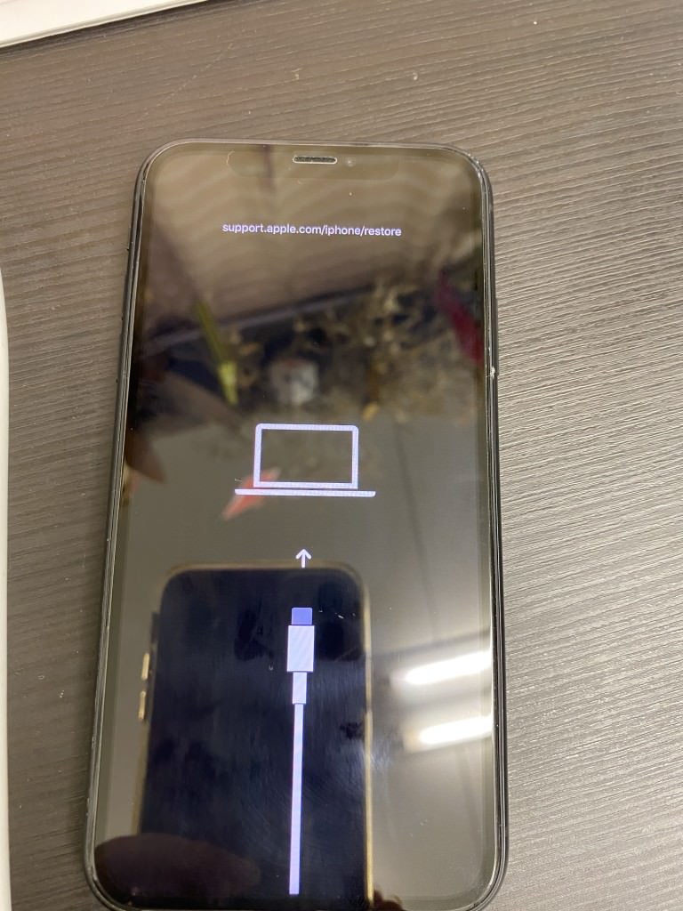 iPhone XR リカバリーモード 電源が入らない りんごループ