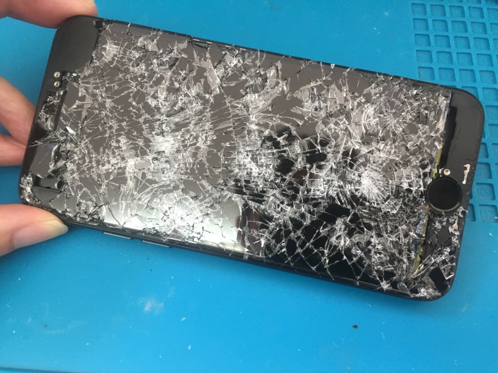 iPhone 8 画面割れ