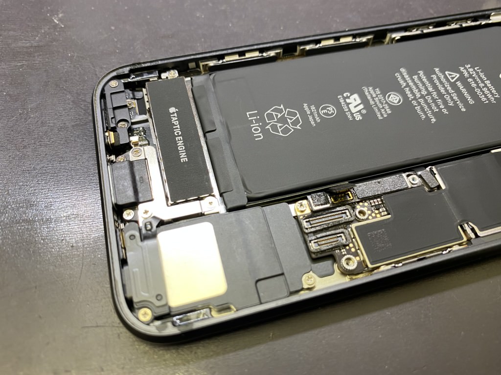 iPhone 8 充電不良