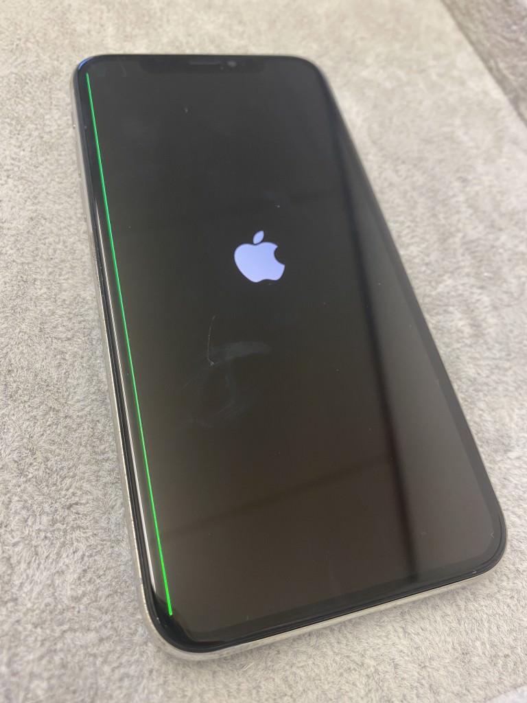 iPhone Xs 表示不良 緑の縦線 落とした衝撃