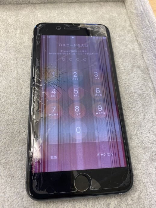 iPhone 8 Plus 画面割れ　液晶画面交換修理　表示が乱れている