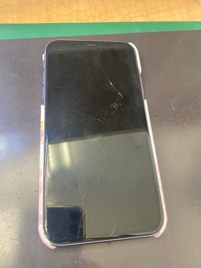 iPhone 11 液晶画面交換修理 軽度