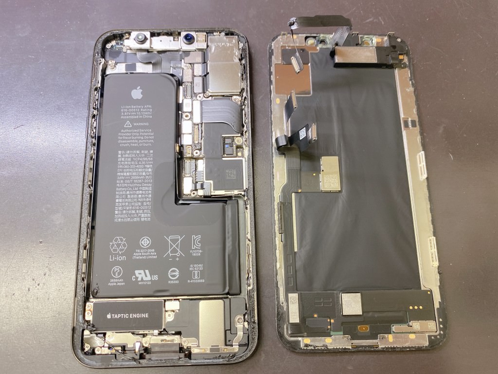 iPhone Xs 水没復旧修理　画面が真っ暗で操作できない