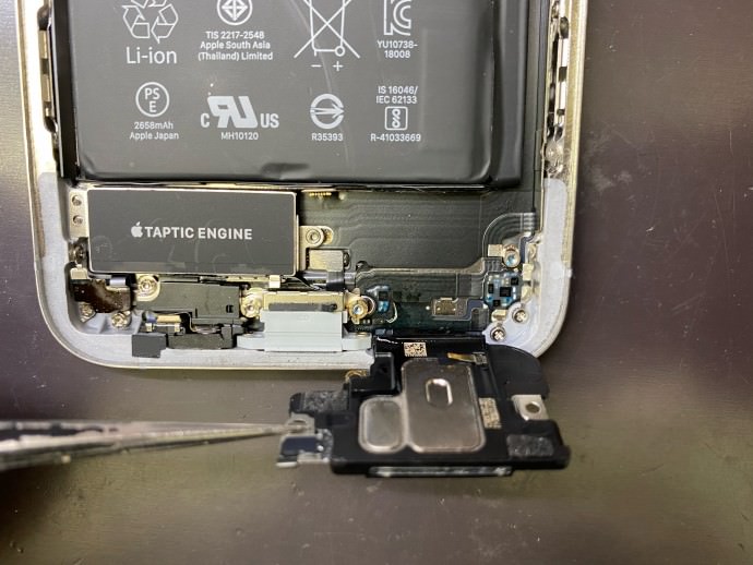 iPhone Xs 水没復旧修理　お風呂で水没