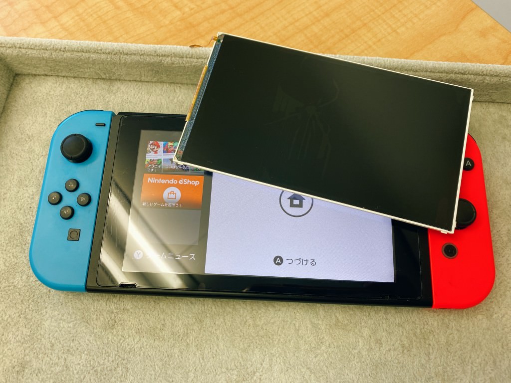 Switch 液晶交換修理　投げつけて画面真っ暗に