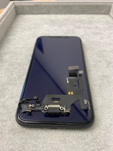 iPhone11 充電口修理　充電ができない