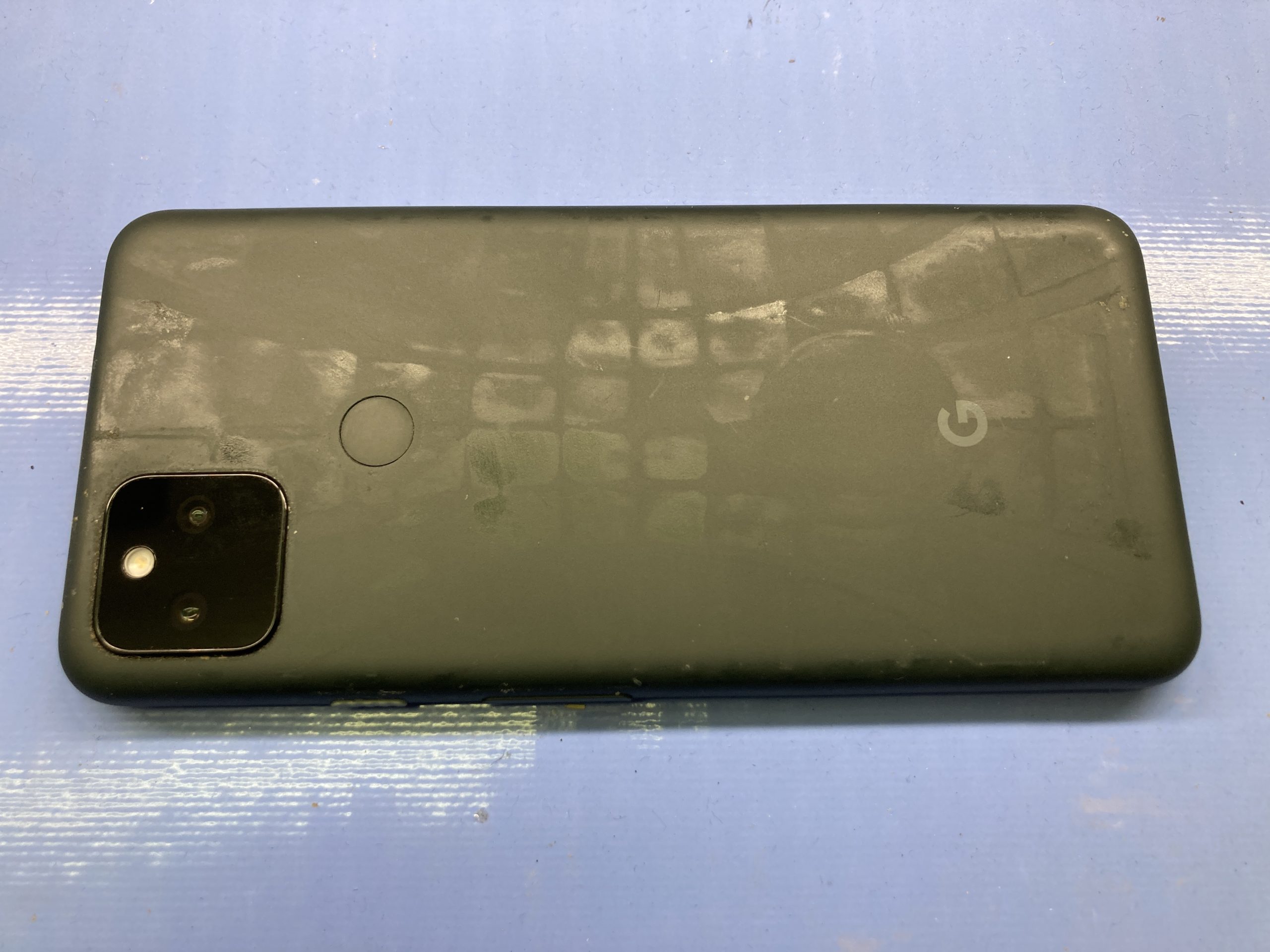 Google pixel 5a画面交換修理！階段から落として液晶破損だけで済んだのは運がいい？ | スマホスピタル和歌山店の修理速報