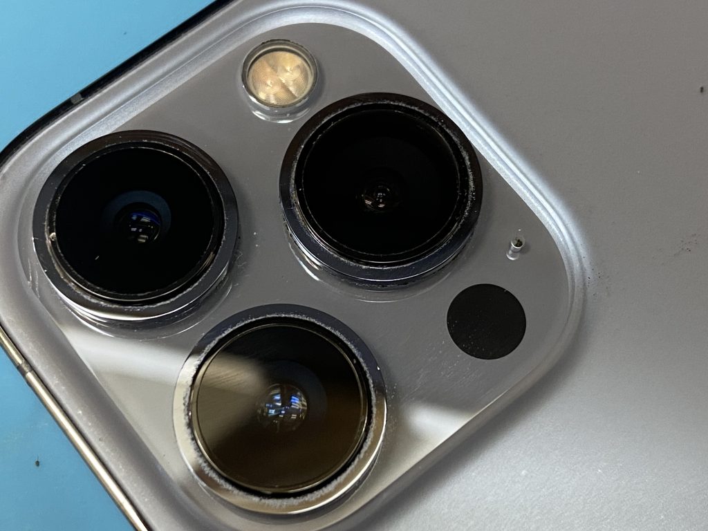 iPhone 13 Pro Maxカメラレンズ割れ修理