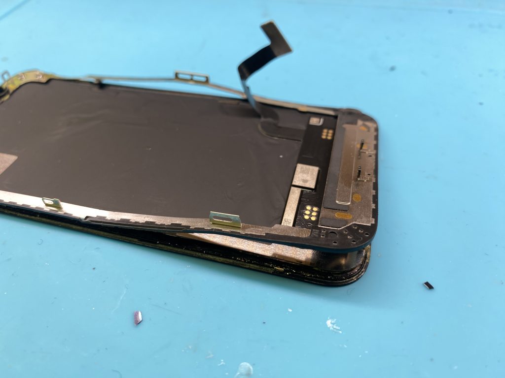 自己修理失敗のiPhone 12mini
