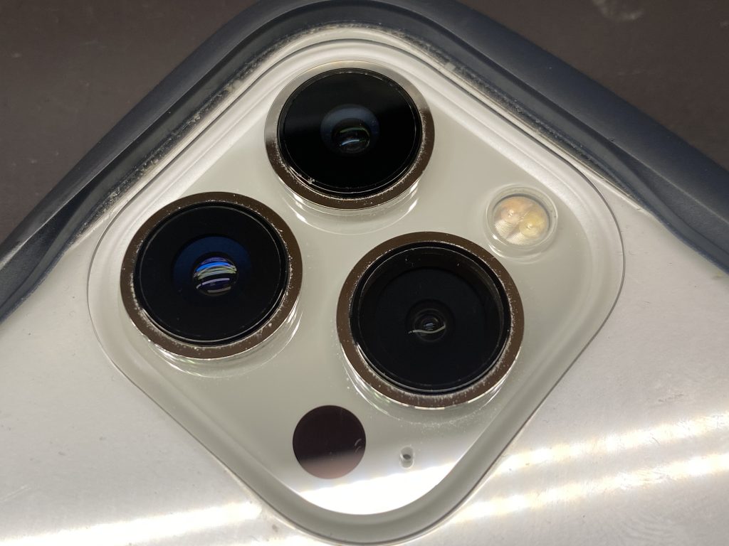 iPhone 13 Pro カメラレンズ割れ修理