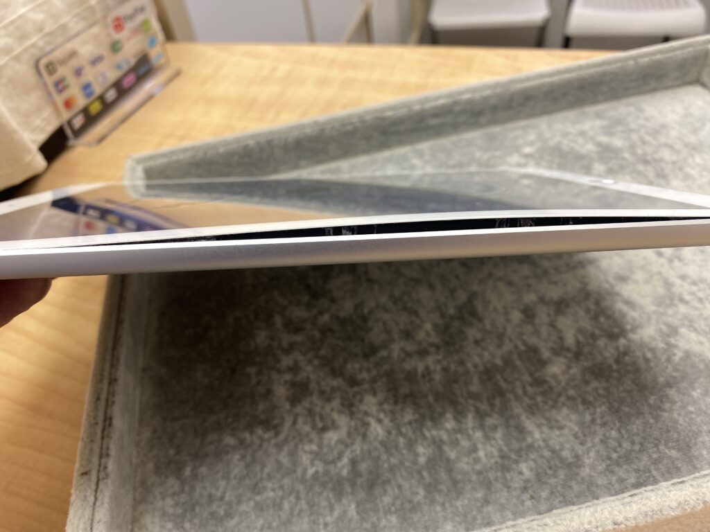 iPad第5世代　バッテリー膨張