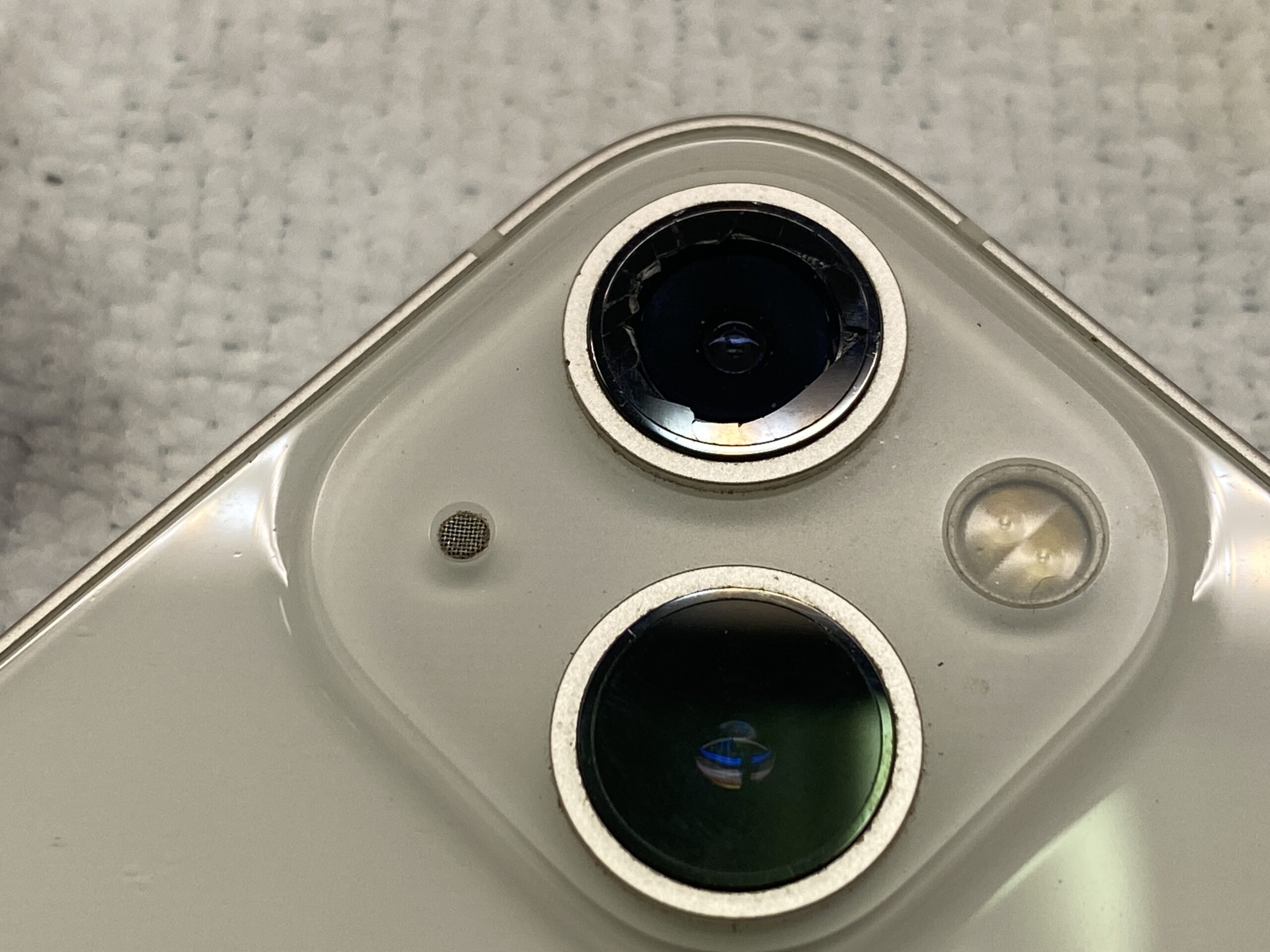 和歌山市｜iPhone 13のカメラレンズ割れ修理！割れたガラスも
