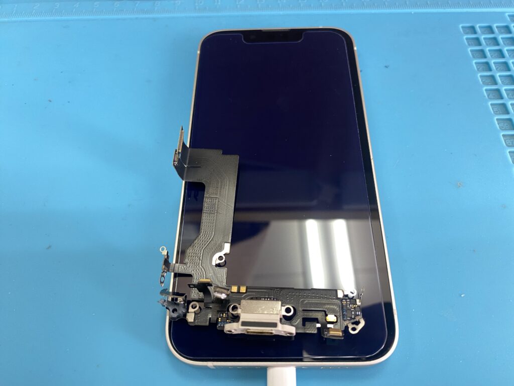 iPhone 13 mini充電口修理