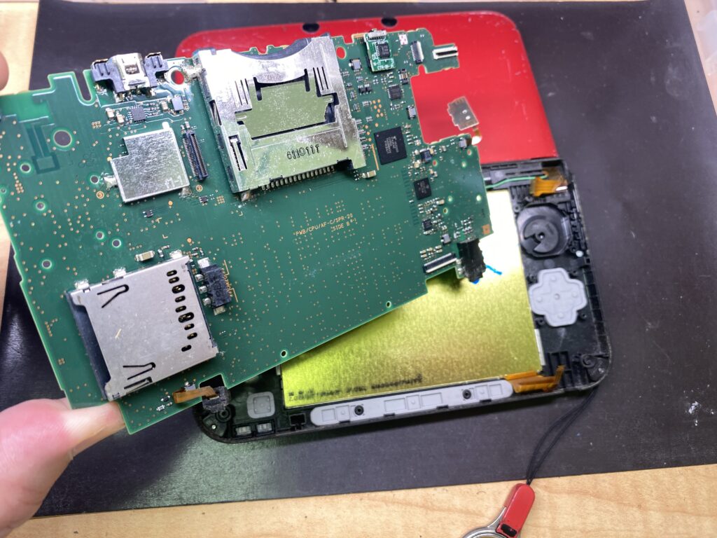 3DS LL 充電口修理