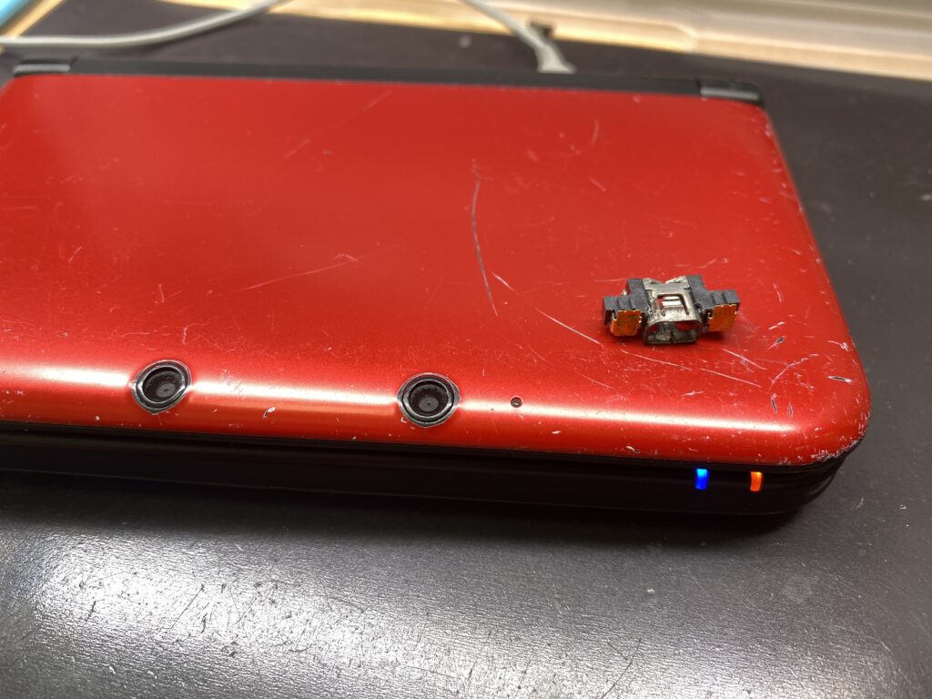 3DS LL 充電口修理