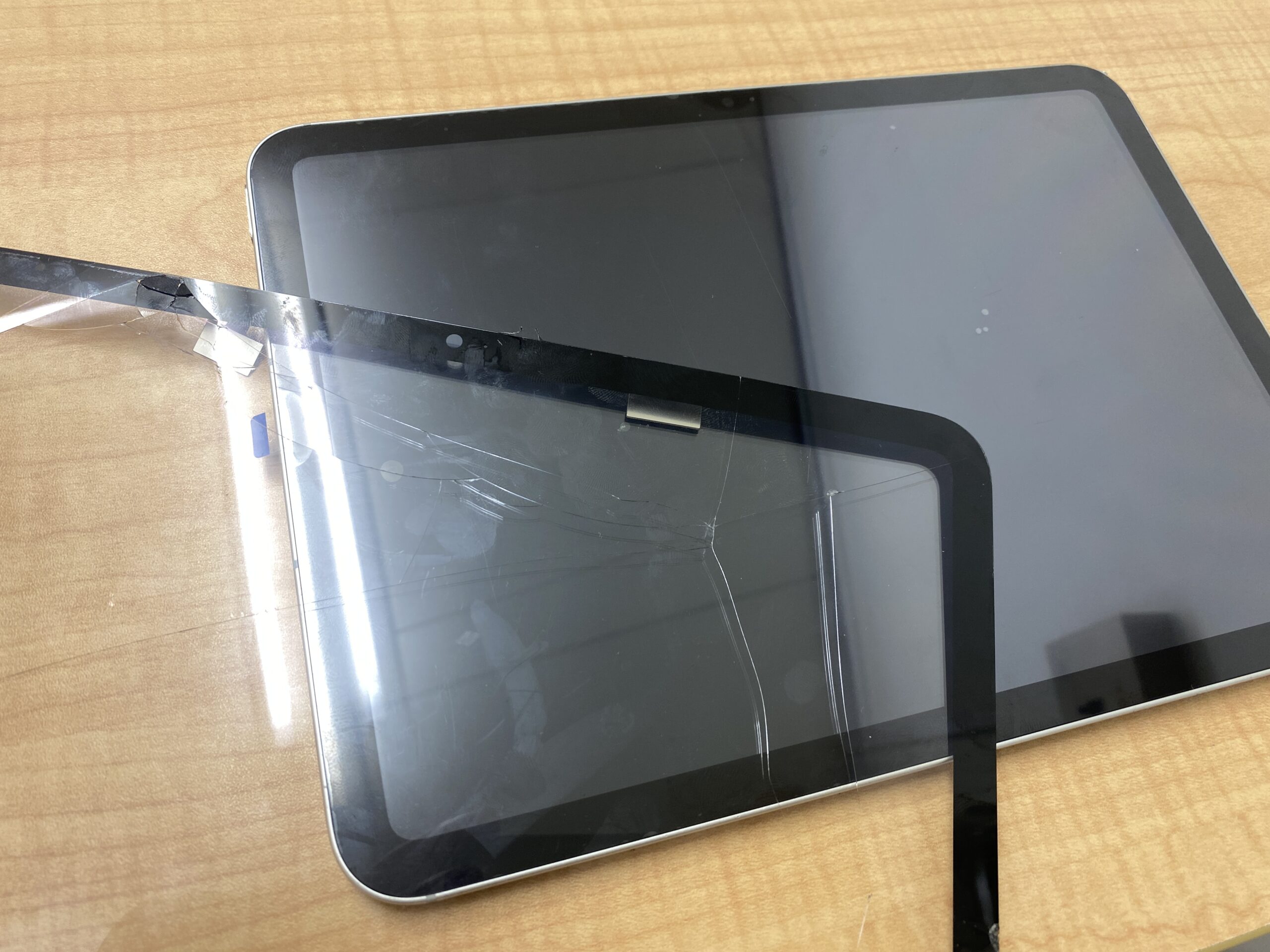 iPad 第10世代の画面割れ＆フレーム歪み修理！【和歌山市】