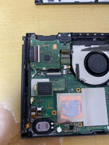 イヤホンの先が折れて
