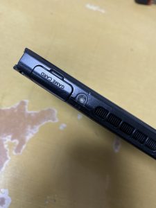 イヤホンの先が折れて