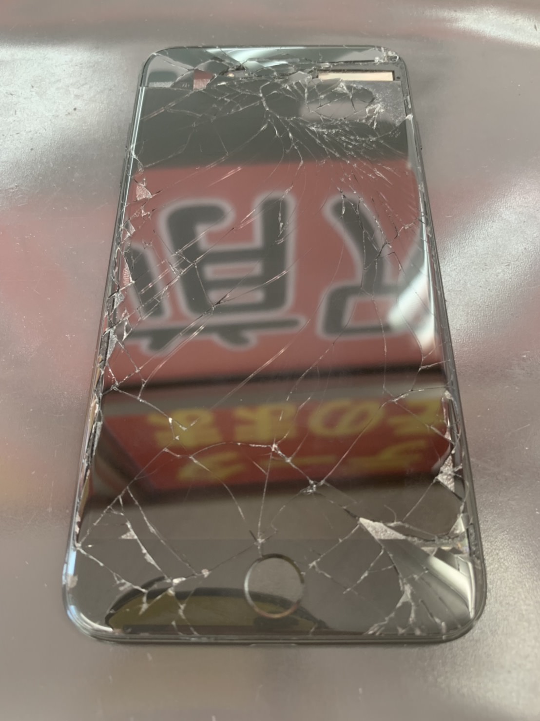 スマホ画面割れ修理のご依頼 実は再発率高いんです 落とさないように気をつけましょうね スマホスピタル広島駅前