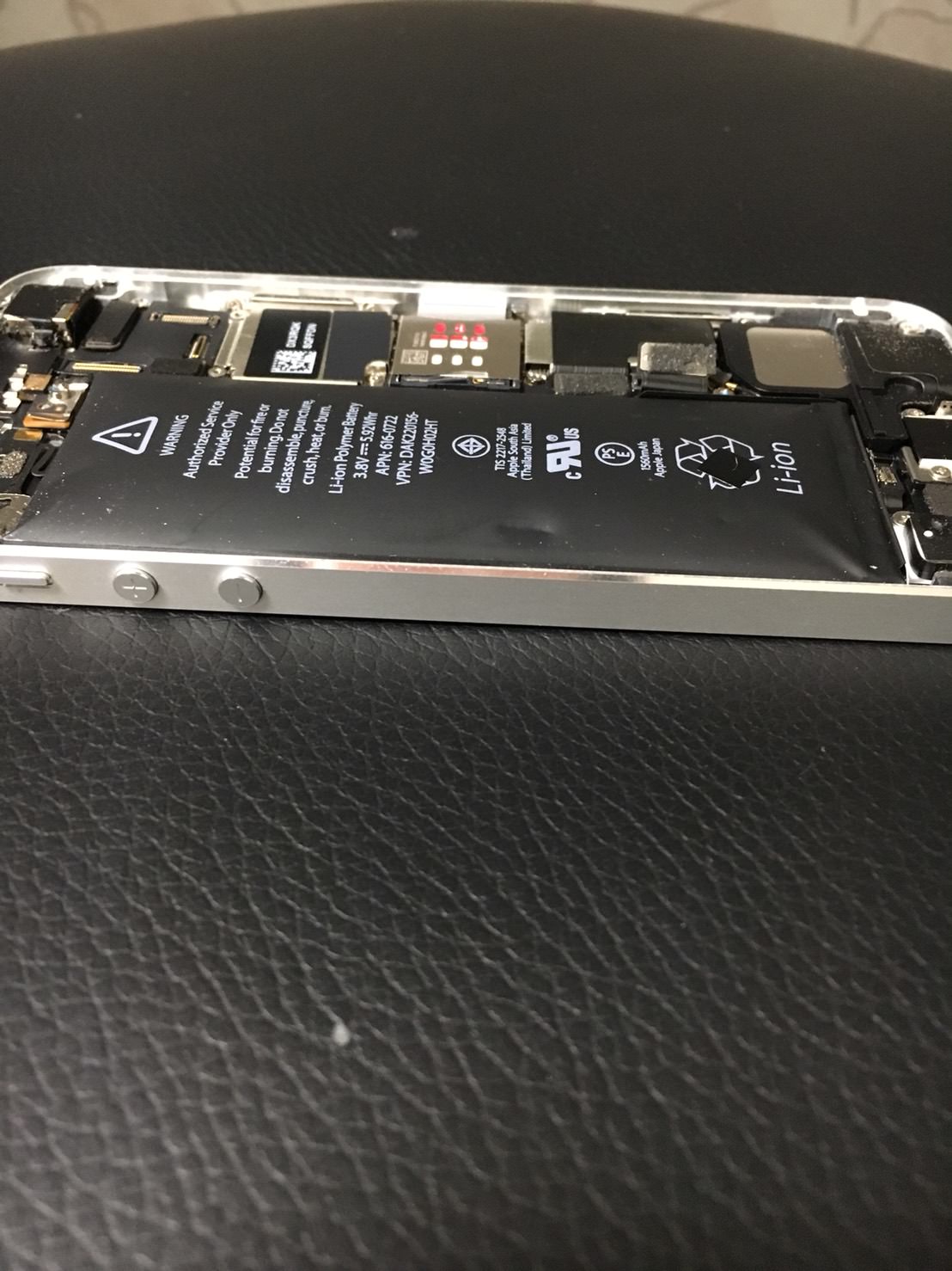 Iphone5s アイホン５s の画面が盛り上がって外れそうです それはバッテリー肥大が原因ですよ スマホスピタル広島駅前