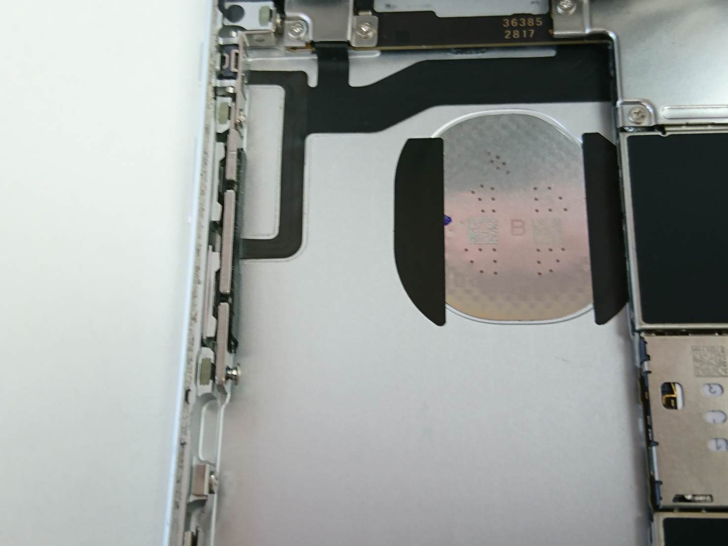 iphone%ef%bc%96s%e3%83%8d%e3%82%b8%e3%81%8c%e5%a4%96%e3%82%8c%e3%81%a6%e3%81%84%e3%82%8b%ef%bc%92