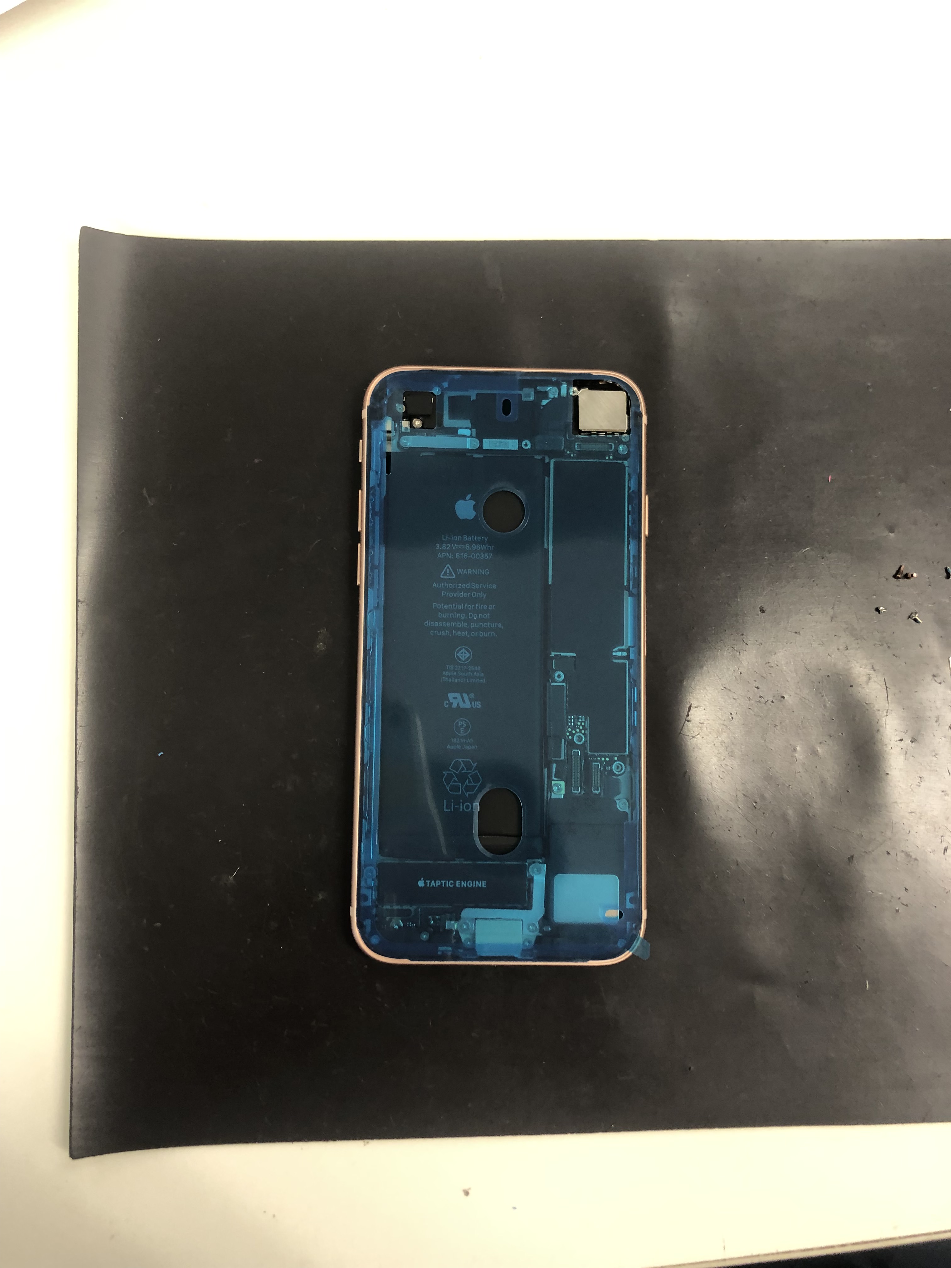 Iphone 8 インカメラ付近の画面割れ 液晶波面交換で インカメラも綺麗に映るようになります スマホスピタル広島駅前