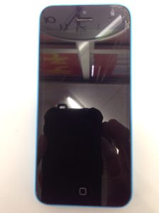 修理前のiphone 5C(アイフォン ファイブシー)
