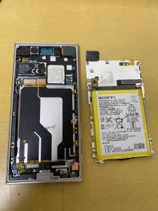中でバッテリーが膨らんで