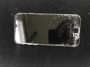 iPhoneSE2 画面割れ