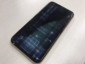 iPhoneXR画面割れ液晶バス