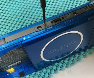 PSP3000　UMDドライブ交換修理　スマホスピタル博多駅前店