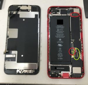 iPhoneSE2 画面交換 iPhone修理 福岡 博多 住吉 バッテリーコネクタ外し 液晶コネクタ外し 近接センサーコネクタ外し