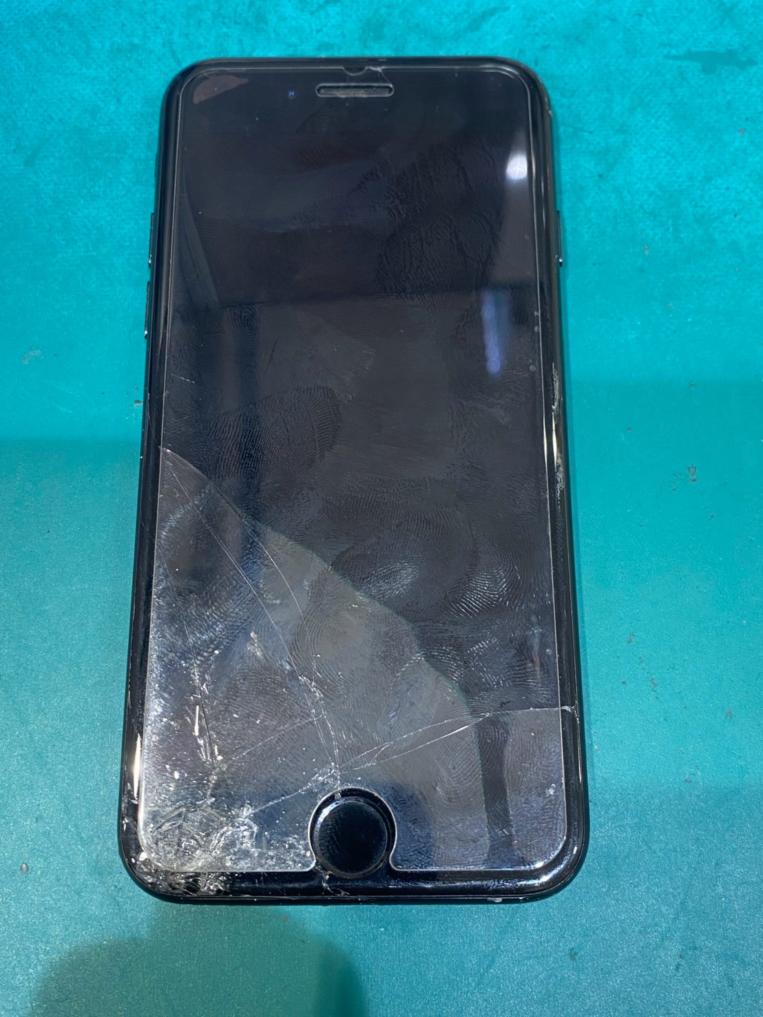 iPhone 7 画面割れ修理】ガラス割れ・ヒビも即日キレイに復旧！作業