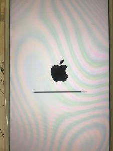 iPhone8リンゴループ修理天神