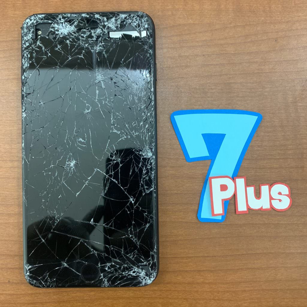 画面がバキバキに割れてしまっているiPhone7plus
