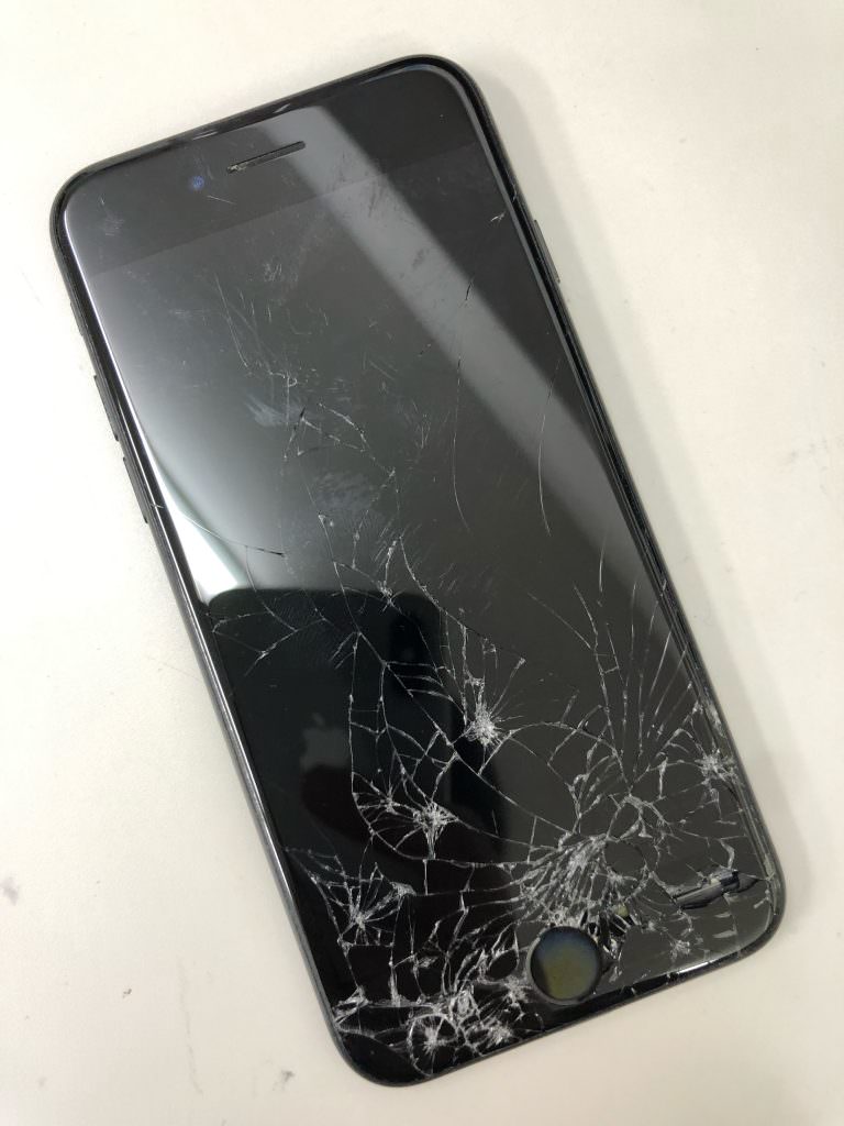 iPhone7(A1799) 画面交換修理(重度) 修理前