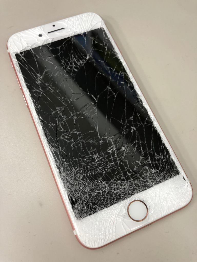 iPhone7(A1799) 画面交換 重度 修理前