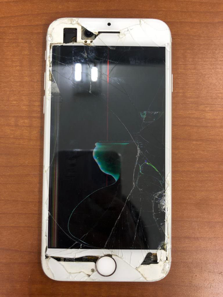 iPhone7(A1779) 画面割れ 液晶損傷 ゴーストタッチ 画面交換重度 スマホスピタル熊本店