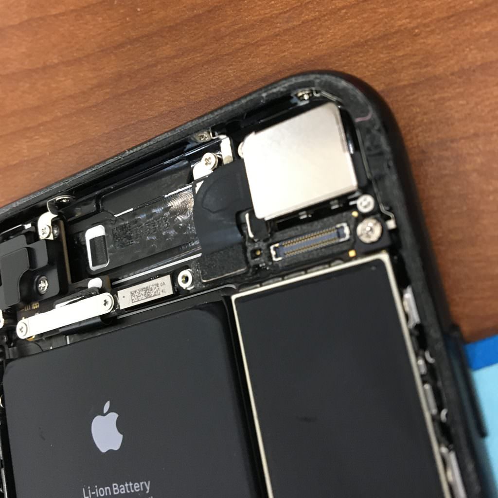 iPhone 7 バッテリー交換修理工程②