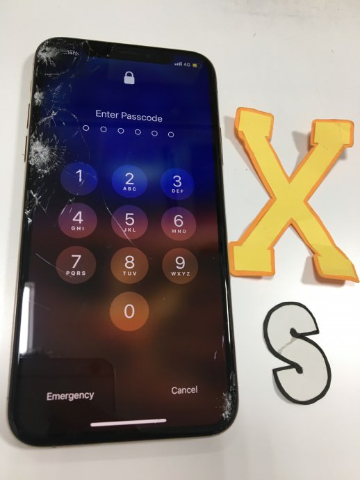 iPhone Xs/画面交換修理前