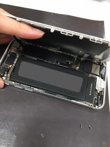 iPhone8/画面交換修理① スマホスピタル熊本下通店