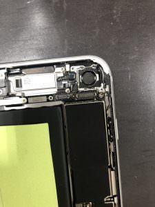 iPhone7/カメラレンズ交換修理② スマホスピタル熊本下通店
