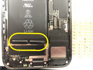 iPhone8/バッテリー交換修理(バッテリー取り出し) スマホスピタル熊本下通店