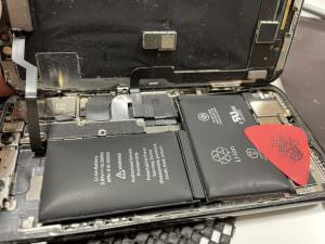 iPhoneX バッテリー交換修理工程①